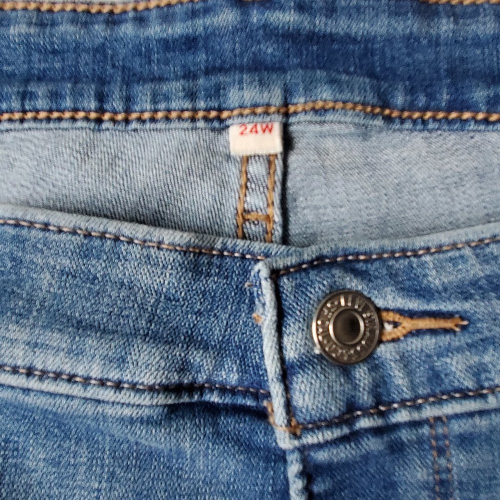 LEVI’S SHAPING BERMUDA SHORT - Picture 6 of 8